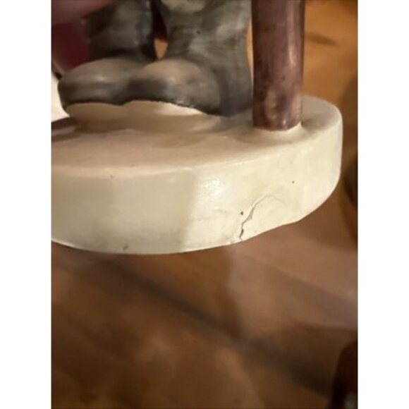 Goebel Vintage Hummel 15/0 Boy with Horn Axe and Lantern figurine - Picture 6 of 7